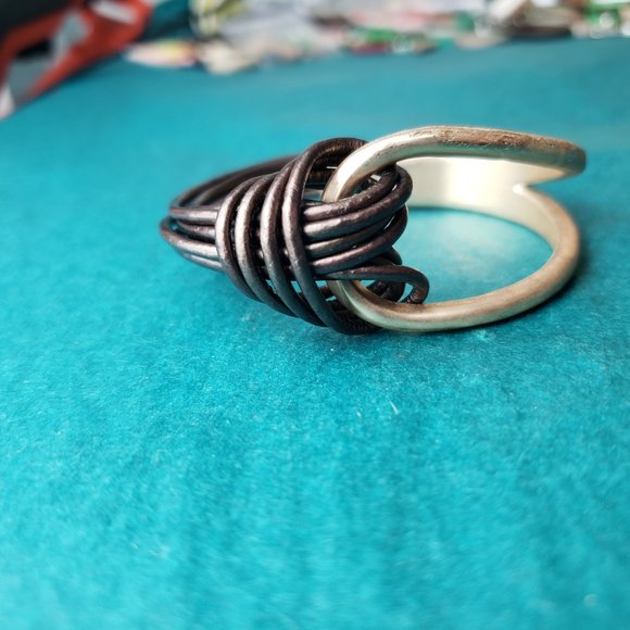 2/10$ Gold tone and brown faux leather bracelet - Picture 4 of 4